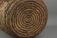 Klickitat%20artist%2C%20%3Cb%3E%3Ci%3E%20Gathering%20Basket%3C%2Fi%3E%3C%2Fb%3E%2C%20ca.%201880%2C%20cedar%20root%2C%20beargrass%2C%20leather%2C%20and%20natural%20dye%2C%20Bequest%20of%20Miss%20Ella%20de%20Hart%2C%20no%20known%20copyright%20restrictions%2C%2052.145